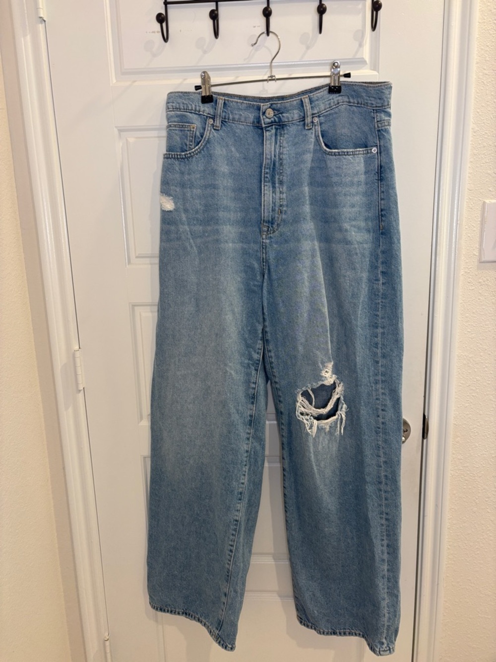 LF Lovers & Friends Lennon Jeans Wide Leg Distressed High Rise Size 32 LightWash